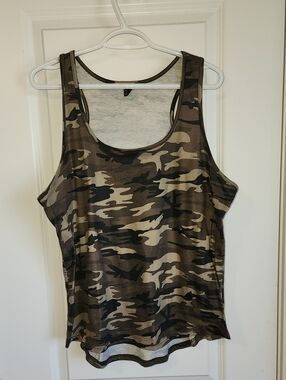 SHEIN Olive & Black Camo Scoop Neck Tank Top